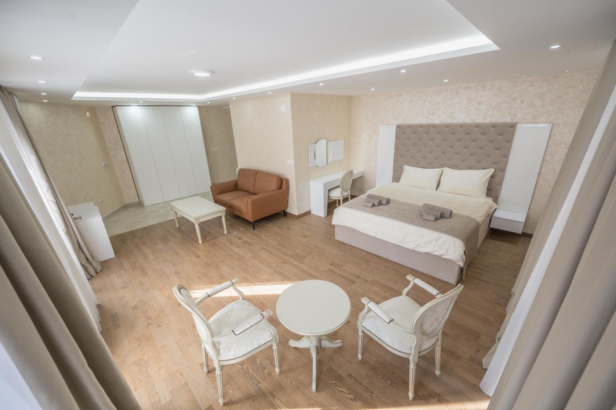 Monelly Apartments Loznica - Pesacka Zona ภายนอก รูปภาพ